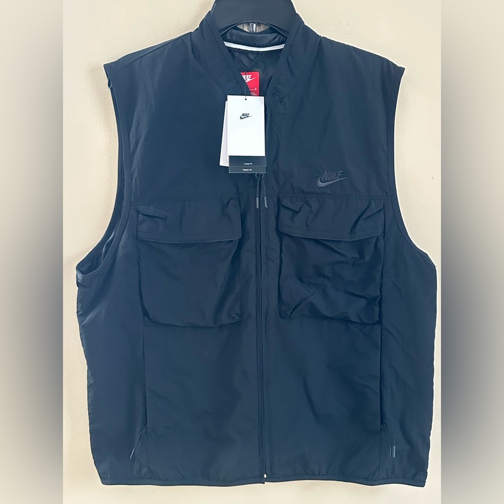 NWT Nike Men's Tech Woven Black Water Repellent Vest UVP w/ Pockets Size Medium